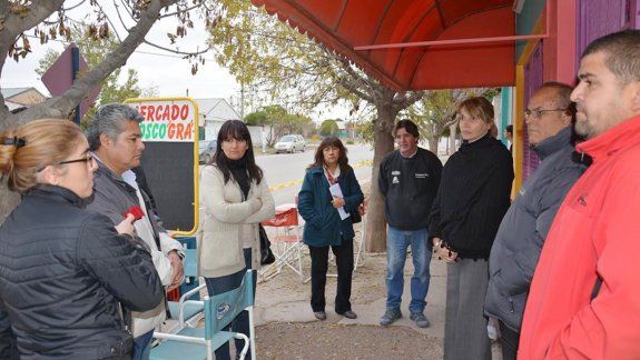 Los vecinos se reunieron ayer con concejales del MPN.