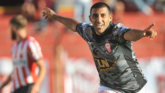 El 9 de Huracán le dio el gol de la victoria a su equipo.