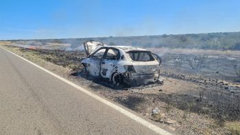 regresaban a neuquen y les exploto el motor del auto en plena ruta regresaban a neuquen y les exploto el motor del auto en plena ruta
