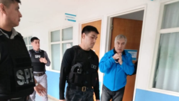 Lázaro Báez durante el traslado del domingo para hacerse estudios médicos en Río Gallegos. Lázaro Báez durante el traslado del domingo para hacerse estudios médicos en Río Gallegos.