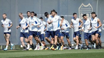 Boca entrenó este martes por la tarde en Casa Amarilla por última vez antes de viajar. Boca entrenó este martes por la tarde en Casa Amarilla por última vez antes de viajar.