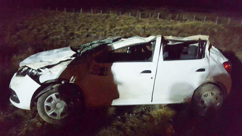 Turistas volcaron en la Ruta 40, entre La Angostura y Bariloche