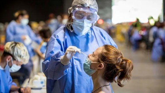 COVID en el país: el año empieza con 12 muertes y 20.020 contagios