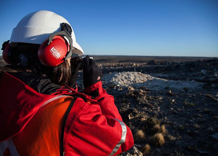 La mayoría del empleo masivo se concentrará en la fase de obra de los proyectos mineros, no en la operación permanente. La mayoría del empleo masivo se concentrará en la fase de obra de los proyectos mineros, no en la operación permanente.