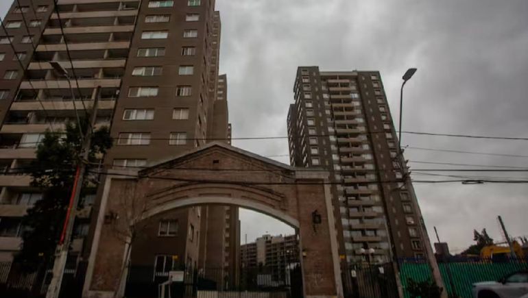 El parricidio ocurrió en un edificio ubicado en el barrio de San Joaquín