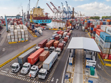 Por lo general, los dólares genuinos que llegan a un país, lo hacen por las exportaciones que generan.