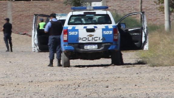 Intento de toma en la segunda meseta de Centenario. (Foto: Gentileza Centenario Digital)