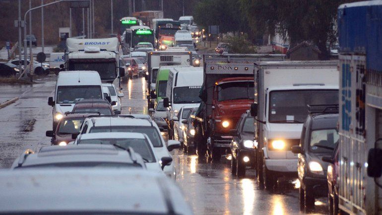 En los puentes bajó 50% la circulación de vehículos
