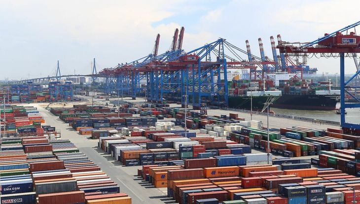 Los puertos de Europa temen un menor flujo de frutas y hortalizas tras la guerra de aranceles. Los puertos de Europa temen un menor flujo de frutas y hortalizas tras la guerra de aranceles.