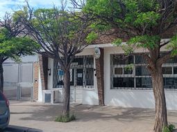 El Juzgado de Paz de Cinco Saltos recibió la denuncia de la mujer, y por su tenor le dio intervención a la Fiscalía. El Juzgado de Paz de Cinco Saltos recibió la denuncia de la mujer, y por su tenor le dio intervención a la Fiscalía.