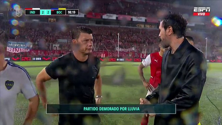 Battaglia junto a Domínguez, DT de Independiente.