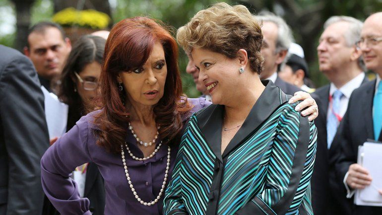 CFK, junto a Dilma y Mujica, en un foro crítico