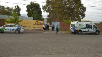 motociclista se estrello contra el porton de un colegio y esta grave motociclista se estrello contra el porton de un colegio y esta grave