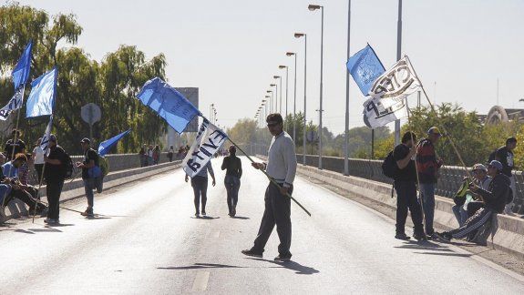 Organizaciones levantaron el corte en los puentes carreteros