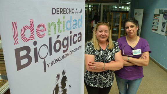 Dos luchadoras en la búsqueda de la identidad biológica