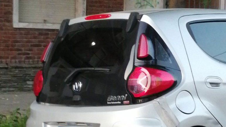 Insólita ayuda para alguien que perdió el auto