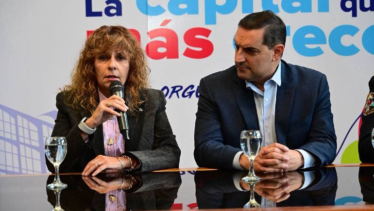 María Pasquailini y Matías Nicolini durante la presentación del proyecto de ordenanza que prohibe los limpiavidrios en Neuquén. María Pasquailini y Matías Nicolini durante la presentación del proyecto de ordenanza que prohibe los limpiavidrios en Neuquén.