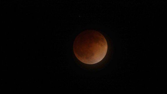 Esta noche habrá un raro eclipse que ocurre tres veces en un siglo