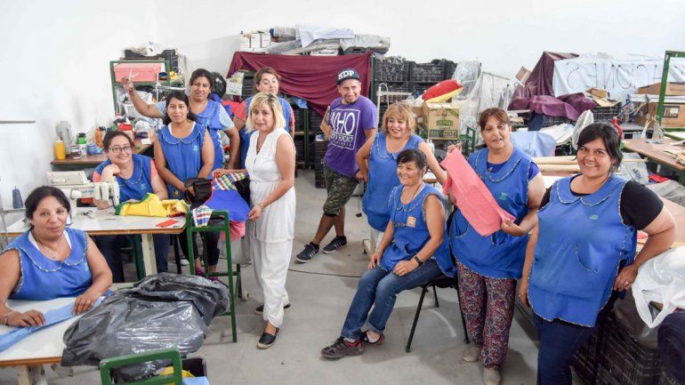 La fábrica aún no se pone en marcha. Faltan recursos y las trabajadoras esperan una respuesta del Gobierno.