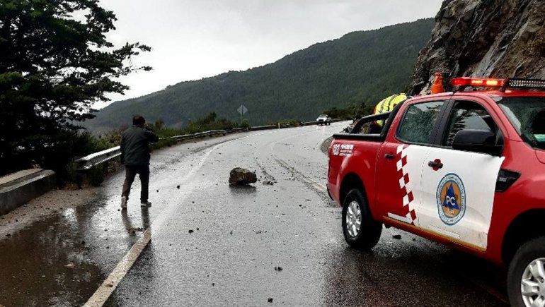 Advierten por desprendimiento de piedras en la ruta de los Siete Lagos