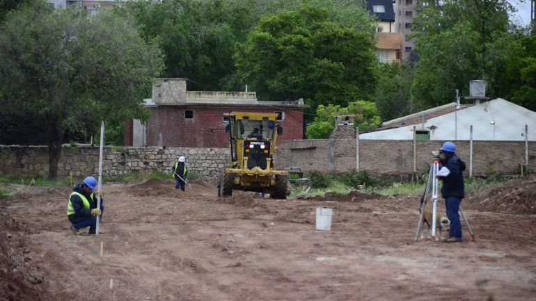 Derriban paredes de la ex U9 y avanza la apertura de calles