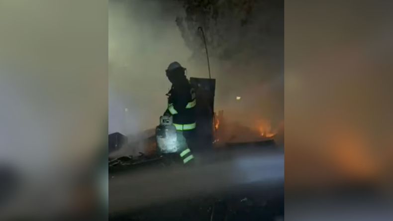 Un incendio por pirotecnia dejó a una familia sin nada en Senillosa y piden ayuda solidaria
