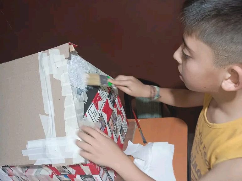 Félix durante la composición del histórico molino de El Cholar. Félix durante la composición del histórico molino de El Cholar.