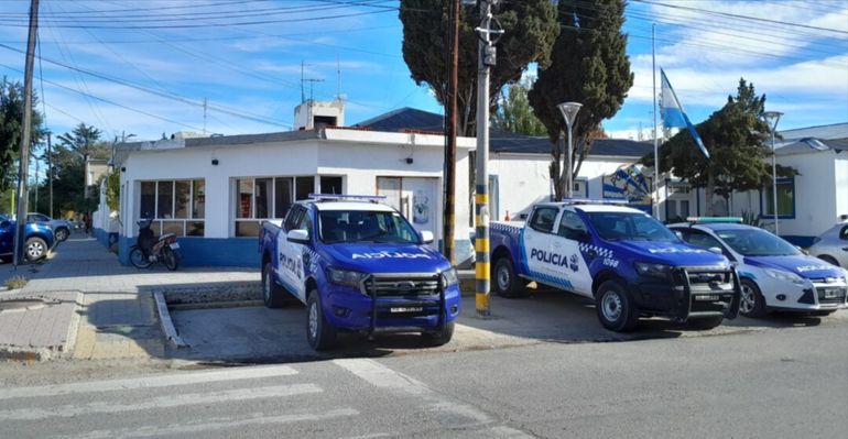 En la Comisaría 1a de Las Heras, en Santa Cruz, acondicionan un espacio en un altillo para alojar al sargento sospechado de abusar de una menor. En la Comisaría 1a de Las Heras, en Santa Cruz, acondicionan un espacio en un altillo para alojar al sargento sospechado de abusar de una menor. 