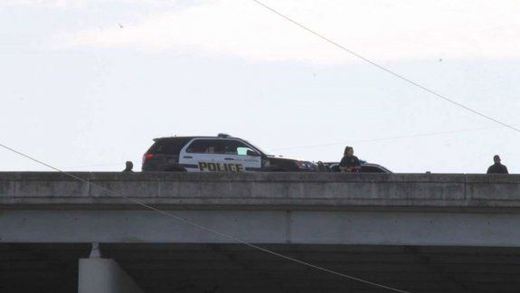Policías logran que no se suicide