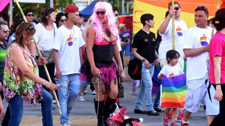 El centro de la ciudad fue el escenario de una colorida movilización ayer por la tarde. Se sintió fuerte el reclamo de reforma de la ley antidiscriminatoria.