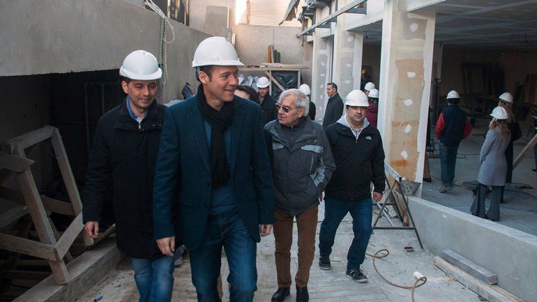 Gutiérrez recorrió la obra de la sucursal del BPN en Alta Barda.