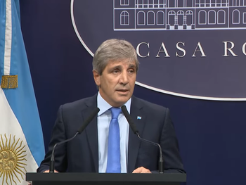 El ministro de Economía anuncia medidas sobre dólares
