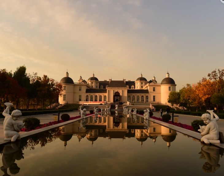 Chateau Changyu Moser XV 2017, proviene de los viñedos ubicados en el piedemonte oriental de Helan en la región de Ningxia. Chateau Changyu Moser XV 2017, proviene de los viñedos ubicados en el piedemonte oriental de Helan en la región de Ningxia.