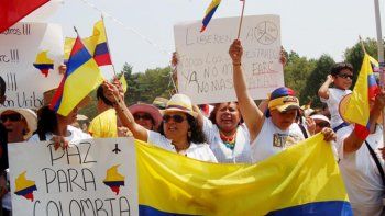 Los colombianos siguen esperando por un acuerdo total por la paz. 