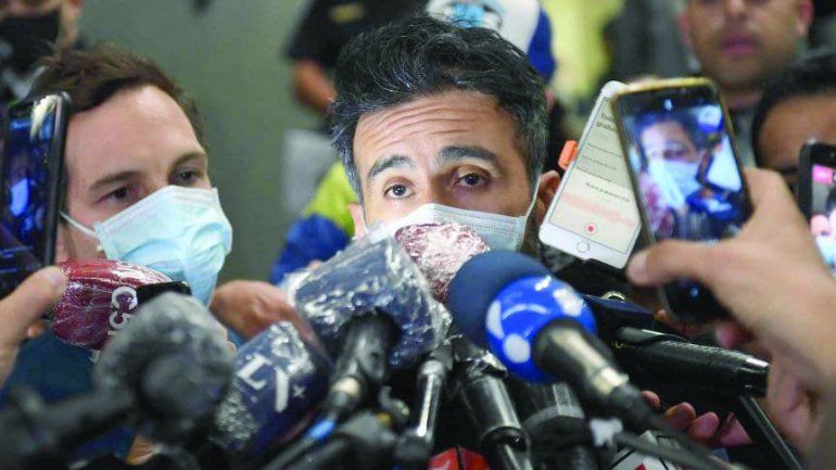 Leopoldo Luque, el médico personal del 10, se encarga de informar.