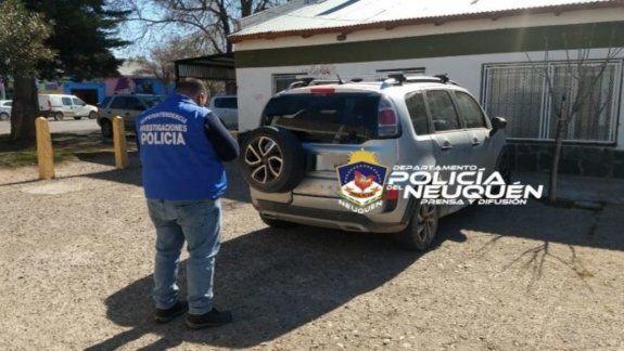 Auto robado en Centro Oeste fue encontrado abandonado