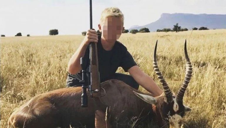 Tours en África: ofrecen a los nenes matar animales