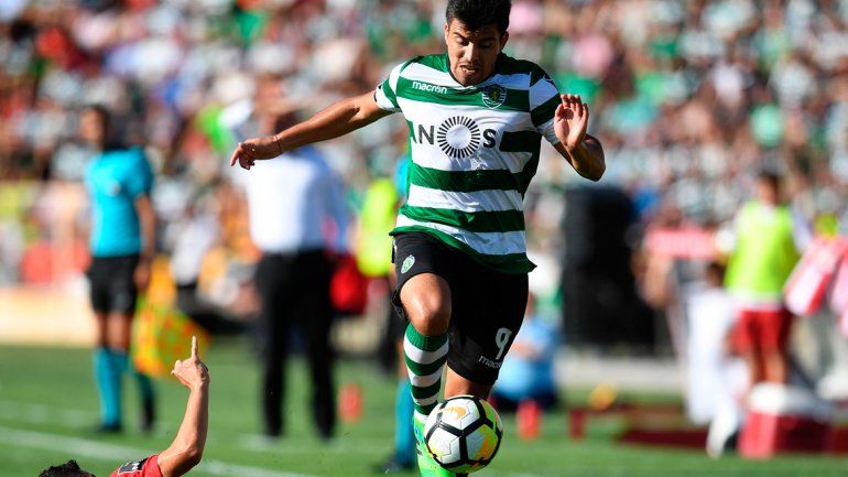 Acuña demuestra poco a poco afianzarse en el puesto de su nuevo destino futbolístico.