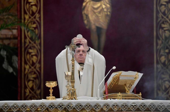 En la misa de Pascua, el Papa pidió perdonar deudas a los países pobres