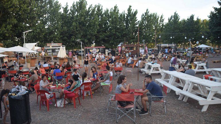 Cine en reposera: la nueva movida en el Paseo de la Costa