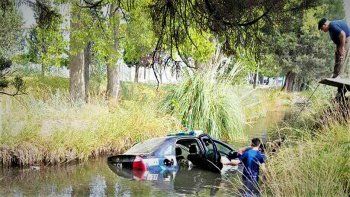 un patrullero termino en el fondo de un canal de riego un patrullero termino en el fondo de un canal de riego