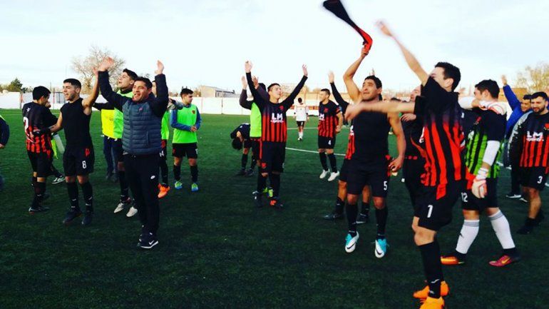 Petro venció por penales a Unión y define con Rincón