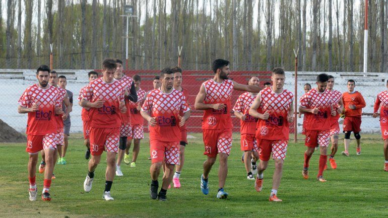 El equipo neuquino quiere volver al triunfo y puede alcanzar la punta.