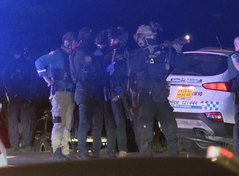 Un tirador causó terror en Australia: disparó al menos 50 veces desde un edificio e hirió a 20 personas Un tirador causó terror en Australia: disparó al menos 50 veces desde un edificio e hirió a 20 personas