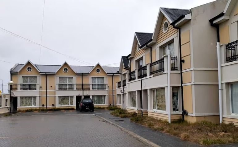 El complejo de departamentos en Río Gallegos donde apareció el cuerpo descuartizado. El complejo de departamentos en Río Gallegos donde apareció el cuerpo descuartizado.