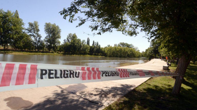 Continúa la prohibición de bañarse en el balneario Municipal