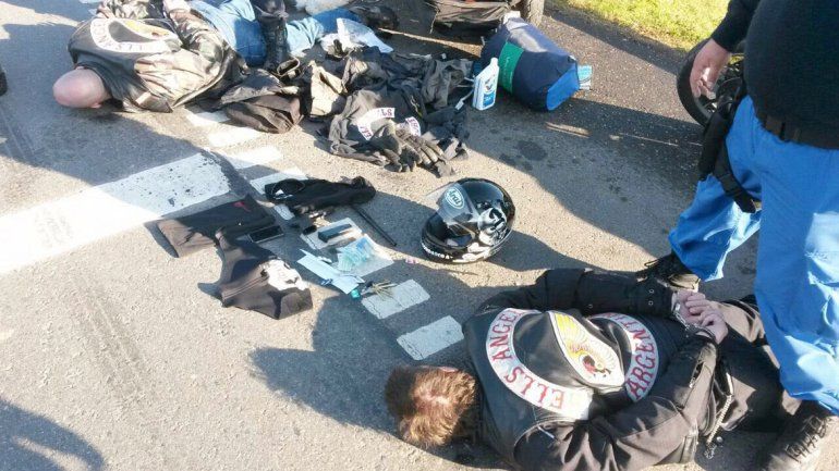 Dos motoqueros reducidos por la policía ayer en Luján