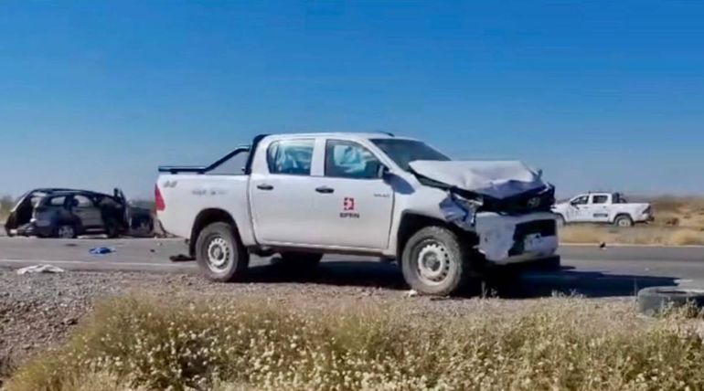 Una camioneta del EPEN chocó contra un auto en la Ruta 51, camino a Vaca Muerta