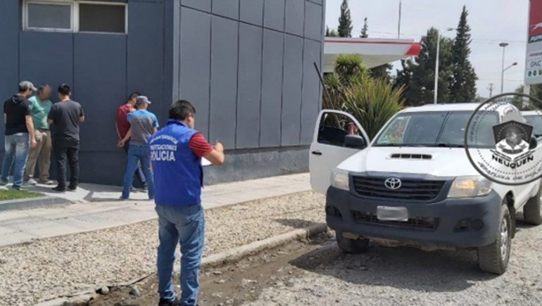 Ofrecían una camioneta robada en Facebook y los atraparon cuando la estaba por vender