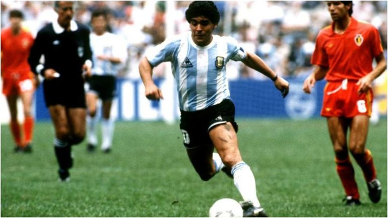 Viral: el video inédito que recuerda las mejores jugadas de Maradona en los Mundiales